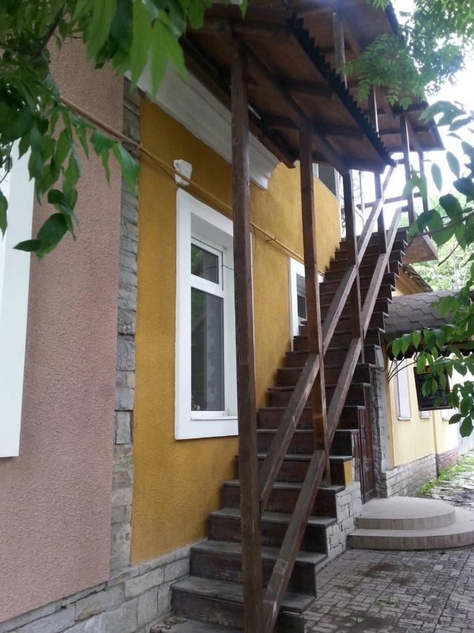 Міні-Готель Бахус Kamianets-Podilskyi Exterior foto